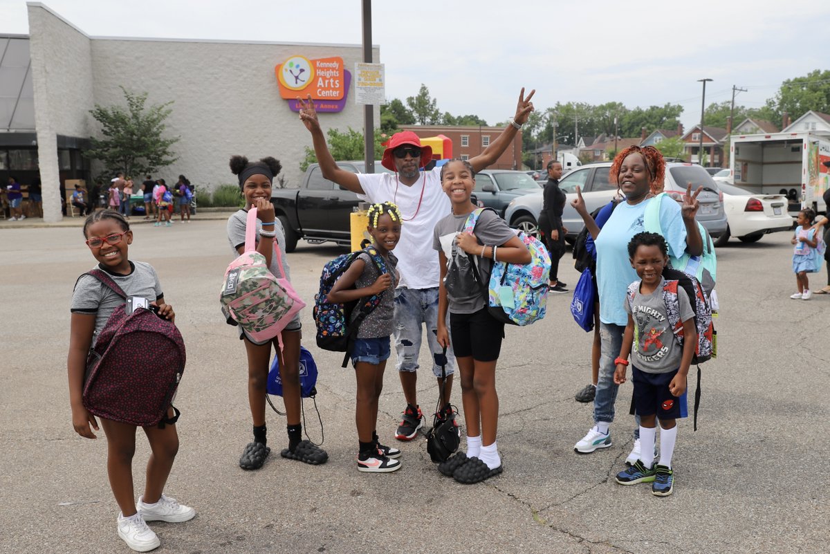UnitedWayGC's tweet photo. π Another impactful day with #BackpacksforSuccess! Kudos to @thelegacypointe for a fantastic block party. Over 500 backpacks filled with school supplies were distributed, ensuring a strong start to the academic journey.
π Thanks to all who contributed and volunteered! https://t.co/O8S4boOK23