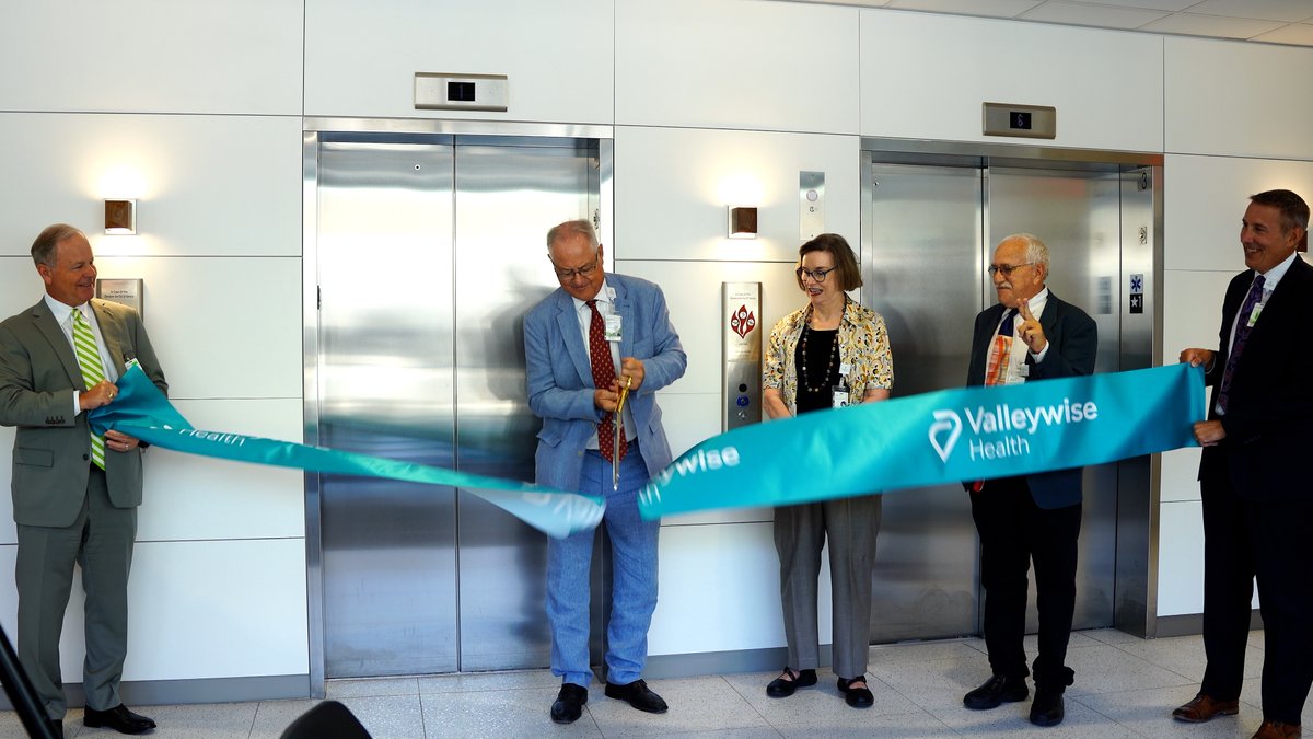 The 106,000 SF Virginia G. Piper Charitable Pavilion serves as the new learning and teaching hub at the
@valleywise_az Medical Campus, featuring a medical simulation center. #healthsciences #healthcare #teachinghospital #kitchellbuilt
<a href="/PageThink/">Page, now Stantec</a>
<a href="/ValleywiseHthF/">Valleywise Health Foundation</a>
<a href="/PiperTrust/">Virginia Piper Trust</a>