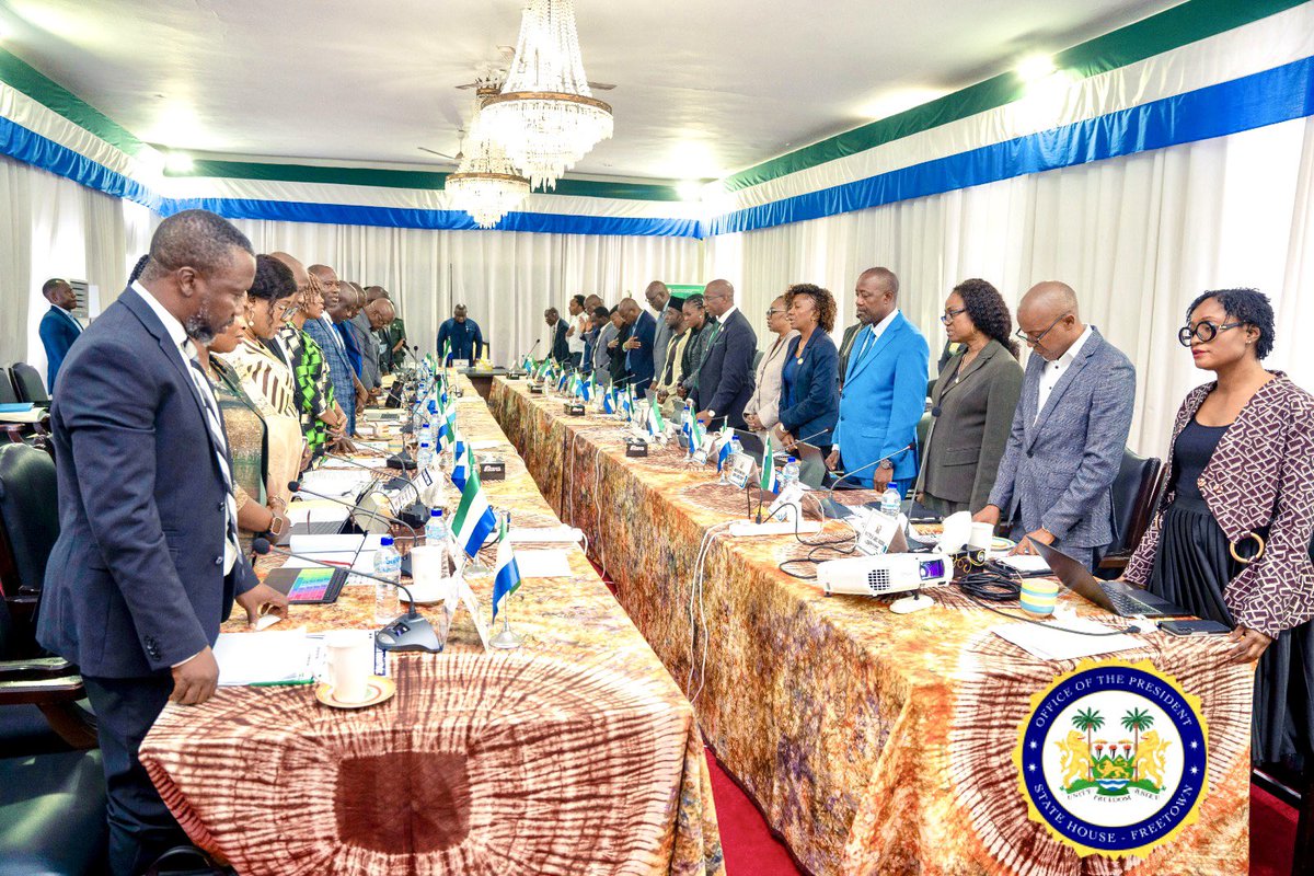 julius_maadabio's tweet photo. Today, I convened the first Cabinet meeting of my new 5-year mandate to serve the great people of #SierraLeone.

My new Cabinet is a crucible of talented and accomplished Sierra Leoneans, cutting across different ages, gender, tongues and tribes ~ representing our progressive aspirations to bring sustainable development and social progress to our nation. 

These distinguished countrymen and women are poised to support the Honorable Vice-President @VP_Jalloh and I as we embark upon a new five-year mandate that echoes the call for continuity.

The significantly increased number of Women and young people appointed in my new Government signals a renaissance for meaningful development and socioeconomic progress in our country. 

I admonished every Cabinet Minister and their Deputies to administer their tasks with honour and integrity and to always put the needs of the people above personal interests. 

Together, we will do our best with the help of the Almighty God to improve the quality of life of our Citizens.

#TheNewDirectionAgenda2.0

#PaopaSaLoneGoBetteh

 #BuildingSaLoneTogether
