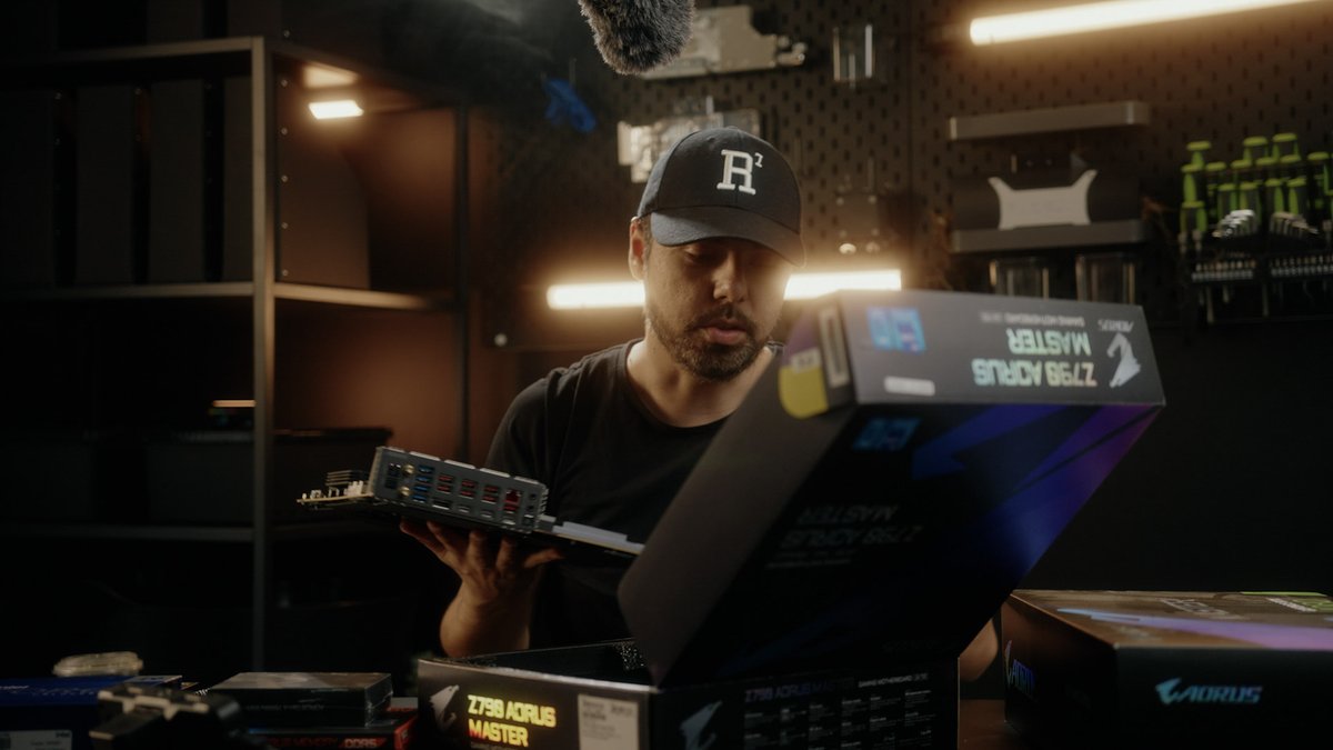 AorusOfficial's tweet photo. Some people dream of becoming rockstars, but this legend dreams of becoming the ultimate PC Guru! 💻🌟 With each build, @modsbyben transforms mere components into pure masterpieces!

🎁 Giveaway ▶ https://t.co/oMH1Lr7MIz

Spec. List 🔧
@intel i9 13900K
Z790 AORUS MASTER
AORUS GeForce RTX™ 4090 MASTER 24G
AORUS RGB DDR5 Memory 32GB (2x16GB) 6000MHz
AORUS Gen4 SSD 2TB
GIGABYTE UD1000GM
#AORUSSpotlight #PoweredByAORUS #AORUS #Intel @IntelGaming