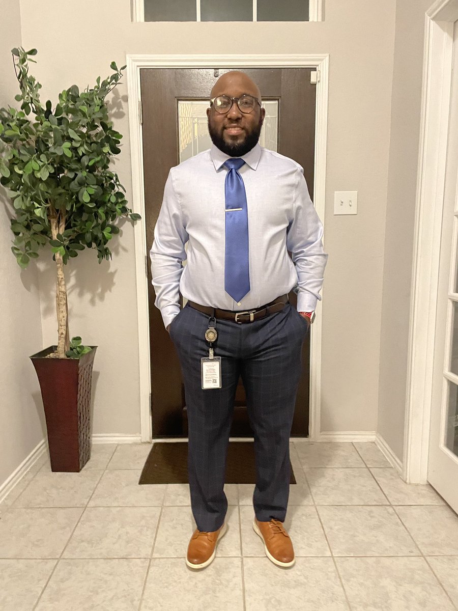 Happy 1st day of school @FortBendISD ‼️ Im SO proud of @GibsonThristle - He was previously an AP in #BrazosportISD & went back into the classroom when I got sick. This year he is back serving the students & community at @Willowridge_HS as an assistant principal. #RidgeHouse 🦅