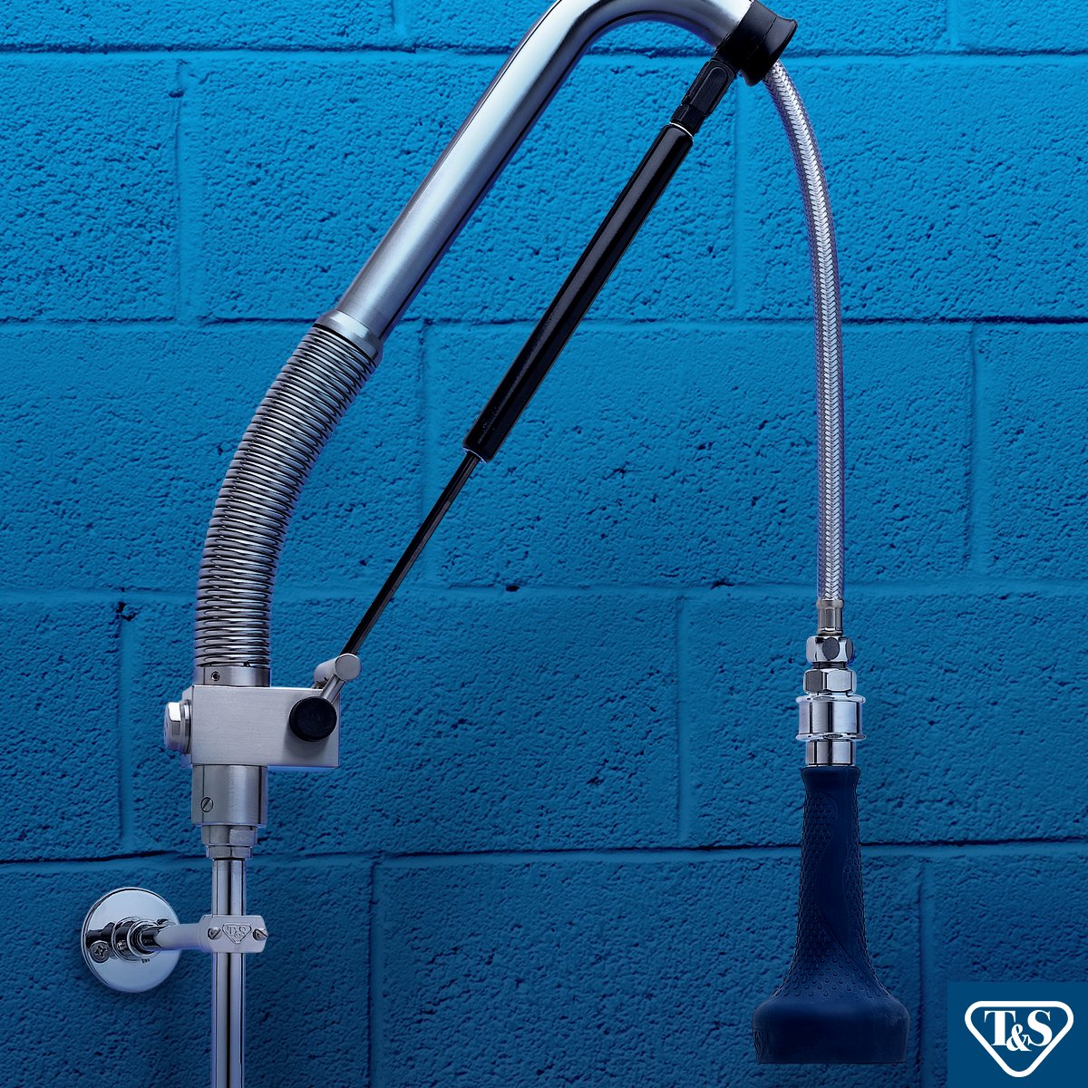 TSBrass's tweet photo. If you're looking to incorporate efficiency into your workspace, you've met your match. DuraPull offers smooth and precise operation with robust quality. Dishwashing made easy with T&amp;S! Find yours here: https://t.co/O81vbkJ2gw
#TSBuilt #CommercialKitchen #CommercialPlumbing https://t.co/6TRu4yUMQO