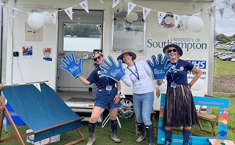 A team from @NIHRCRNWessex braved the weather to take the research bus used in our iDx Lung #ClinicalTrial to #WickhamFestival @festivalwickham this weekend.

Find out how the they used the bus to encourage people to #BePartOfResearch 👉 bit.ly/45q0BjP