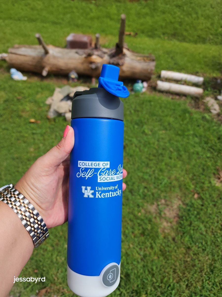 Minddoctor12's tweet photo. Sometimes we need a tool to help us with our self-care. This amazing water bottle from @ukcosw is an awesome tool to help with water consumption. Thank you so much! #swselfcarechallenge #swaa
@DrJayMiller1 @ukcosw https://t.co/98SCMA3wUr