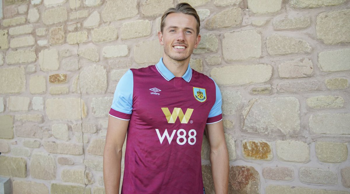 The_Bladesman's tweet photo. ❌ BYE BERGE ❌

Sander Berge has signed for Burnley.

According to a club statement, 'attempts to persuade the Norwegian to sign a new contract have been unsuccessful and, consequently, the club have reluctantly accepted Burnley's latest, undisclosed, bid'.

#twitterblades #sufc https://t.co/tuI9Zd5YKS