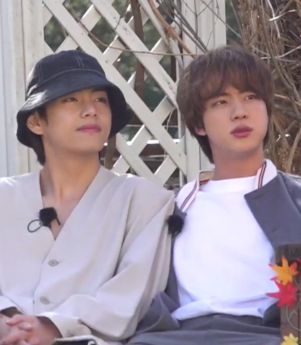 neditiomsart's tweet photo. Mientras que todo BTS es puro FUCK esto FUCK lo otro.
El Taejin en modo:
TaeHyung: I wish you could love me again.
SeokJin: And i loveeeeeee You.

Son unos pajaritos de puro amor https://t.co/guCz6xMCZ8