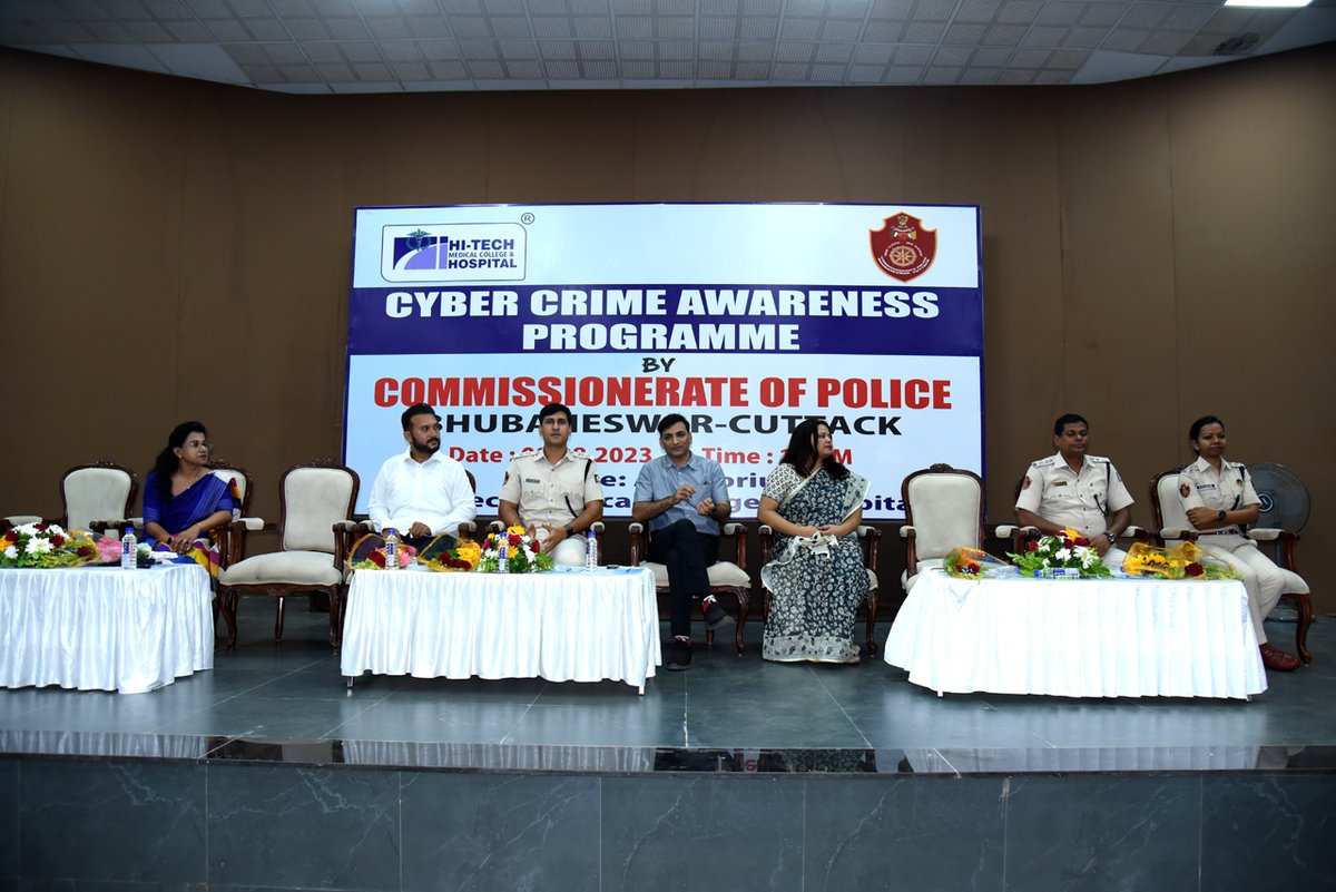cpbbsrctc's tweet photo. #LetsBeCyberSafe
#CyberCrimeAwarenessProgramme
@cpbbsrctc @dcpbbsr held an immensely large awareness session on Cyber Crime Awareness & Responsible Use Of Social Media at Hi-Tech Medical College & Hospital, Bhubaneswar under Mancheswar Police Station. https://t.co/ho5c4KmF6D