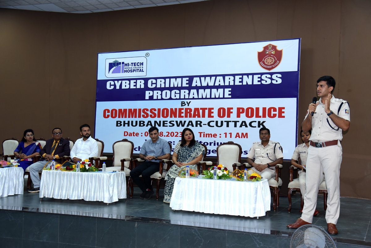 cpbbsrctc's tweet photo. #LetsBeCyberSafe
#CyberCrimeAwarenessProgramme
@cpbbsrctc @dcpbbsr held an immensely large awareness session on Cyber Crime Awareness & Responsible Use Of Social Media at Hi-Tech Medical College & Hospital, Bhubaneswar under Mancheswar Police Station. https://t.co/ho5c4KmF6D