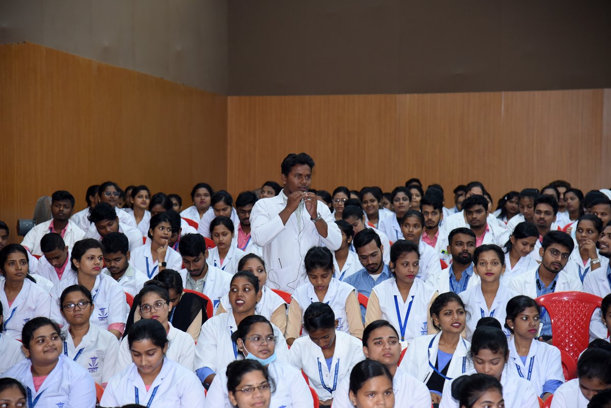 cpbbsrctc's tweet photo. #LetsBeCyberSafe
#CyberCrimeAwarenessProgramme
@cpbbsrctc @dcpbbsr held an immensely large awareness session on Cyber Crime Awareness & Responsible Use Of Social Media at Hi-Tech Medical College & Hospital, Bhubaneswar under Mancheswar Police Station. https://t.co/ho5c4KmF6D
