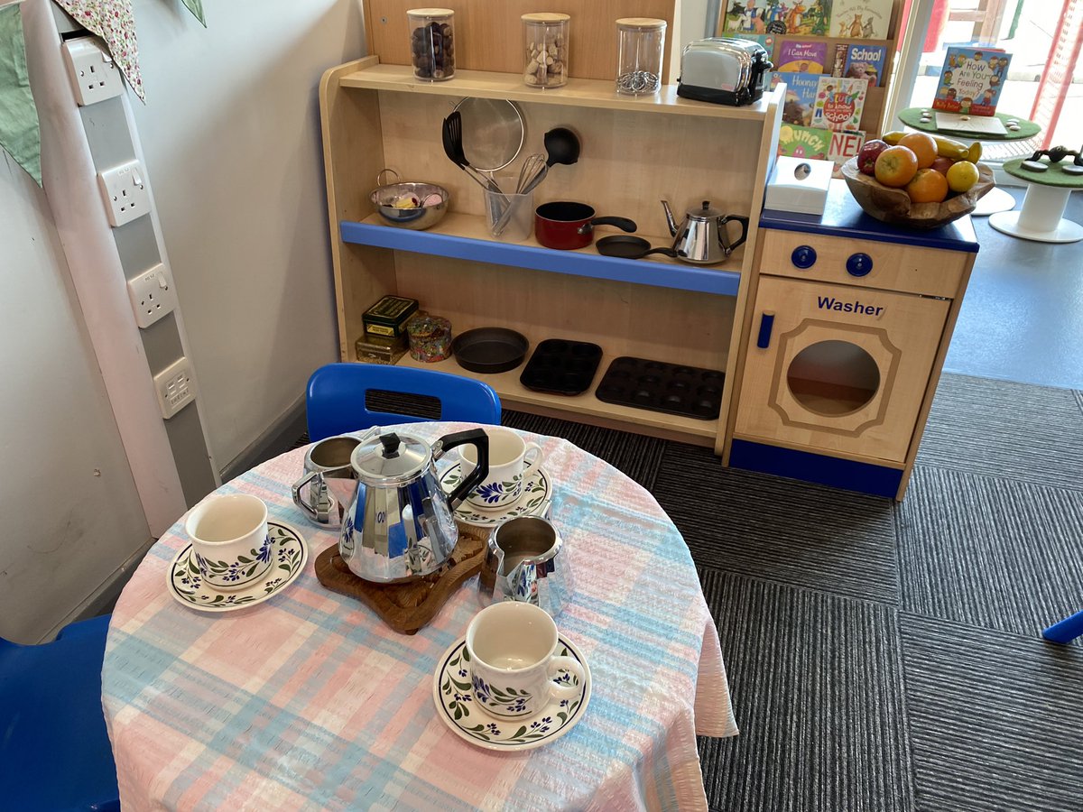MrsPurkissWA's tweet image. An excellent couple of days re-organising and setting up for a new year. Excited to welcome my new class to a brand new learning environment 🥰📚 #EYFSrocks #Curiosity