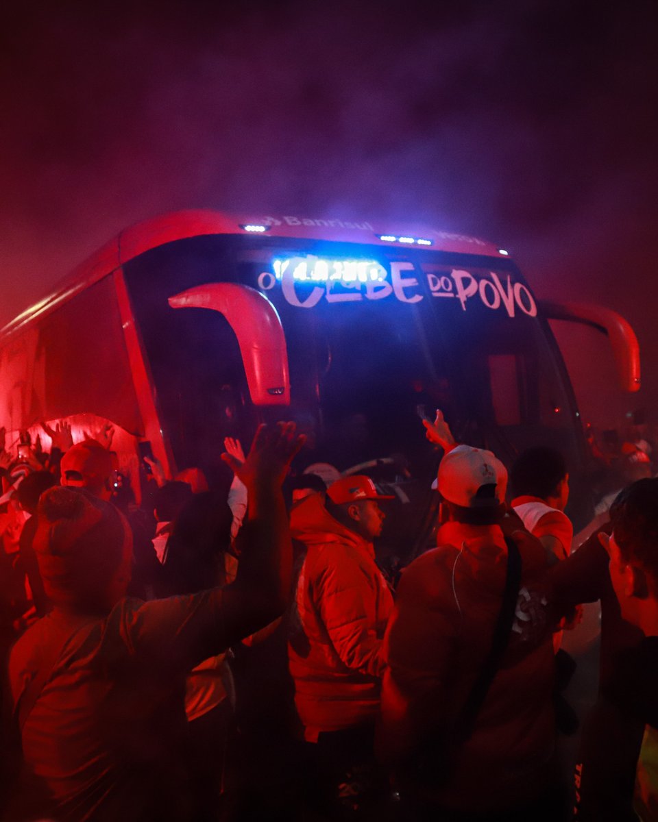 COMO NÃO SE MOTIVAR!? 💪🏾💥

A maior e melhor torcida do Rio Grande do Sul cobriu as ruas de vermelho para recepcionar a equipe colorada. 🇦🇹
Os jogadores corresponderam em campo e a noite terminou de forma memorável. 🏆

Onde você estava neste momento, torcedor!? 😁
Nos diga nos