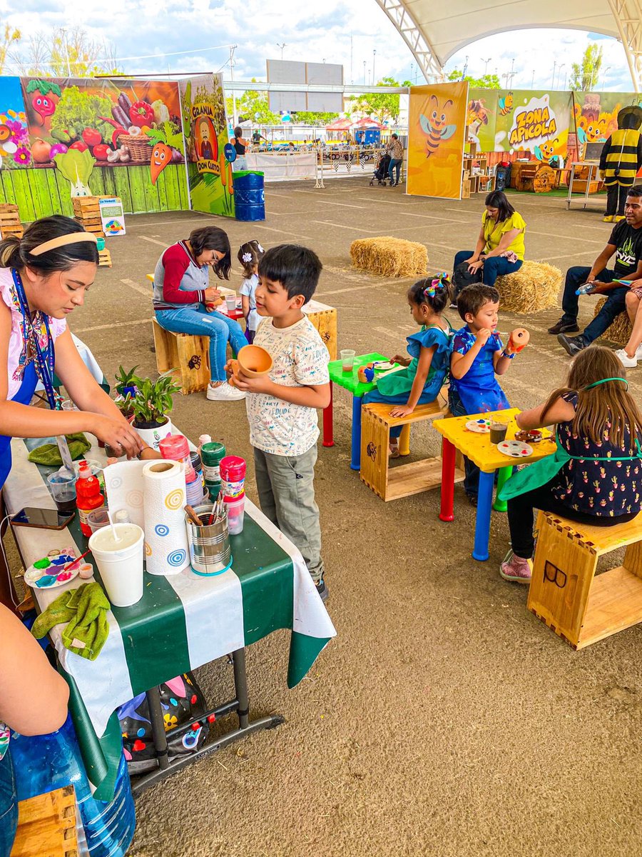 somosdleon's tweet photo. hay zona para niños, una oferta de garnacha deliciosa, pabellón GTO, música en vivo y mucho más. 

Pero lo mejor de todo es el ambiente, después de días de lluvia, la gente no ha dejado de asistir y se ha convertido en una edición inolvidable. 

¿Quién para ir? ❤️🥰 https://t.co/8lHSef8cnr