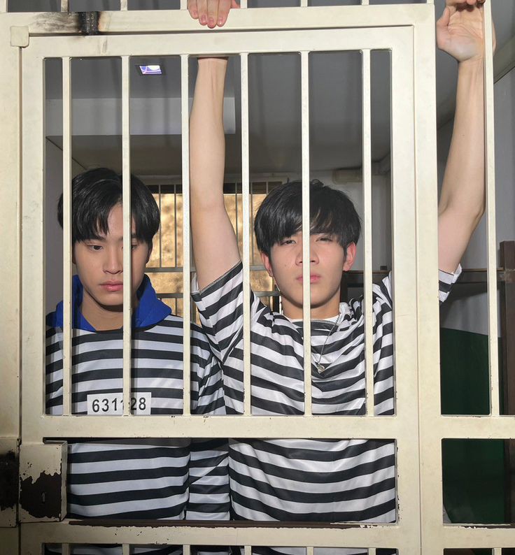 gemfourtheyes's tweet photo. geminifourth if making their solo works about eachother at every chance were a crime https://t.co/hyZXmFgrP3