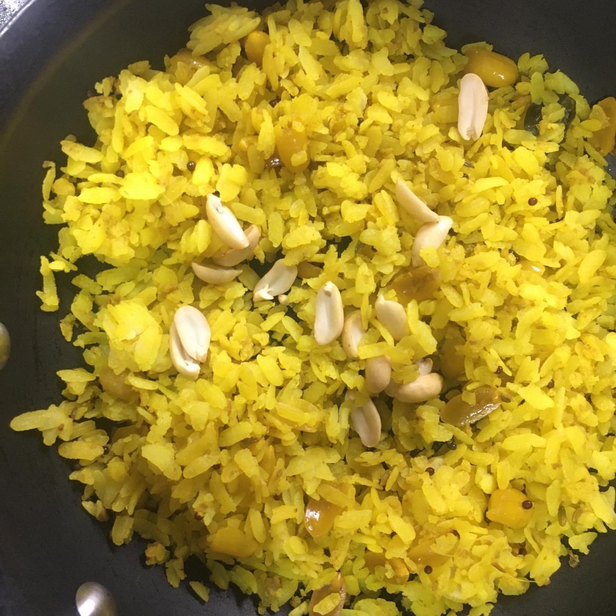 kavitadevgan's tweet photo. #livefit I like my #poha with lots of #turmeric and peanuts... 
Sometimes I add sprouts to it too...
How do you like it?

There’s a chapter on poha in my book #Fixitwithfoods
#doread #kavitadevgan #kavitadevgannutritionist #fixitwithfoods https://t.co/6CM9oGOPeL