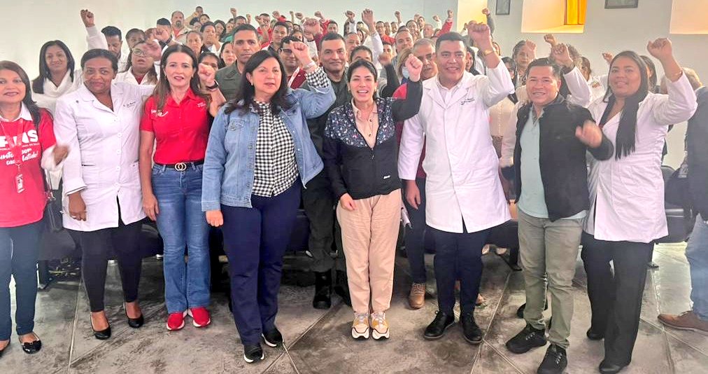Estado Mayor de Salud del Dtto. Capital debatió los alcances del I semestre del 2023, y proponen seguir líneas de acción ministerial para fortalecer la salud en Caracas.
#JuntosPorCadaLatido
<a href="/NicolasMaduro/">Nicolás Maduro</a>
<a href="/MagaGutierrezV/">Magaly Gutiérrez Viña</a>
<a href="/MinSaludVE/">MPPSalud</a>
<a href="/gestionperfecta/">Carmen Meléndez</a>
<a href="/Nahumjfernandez/">Nahum Fernandez</a>