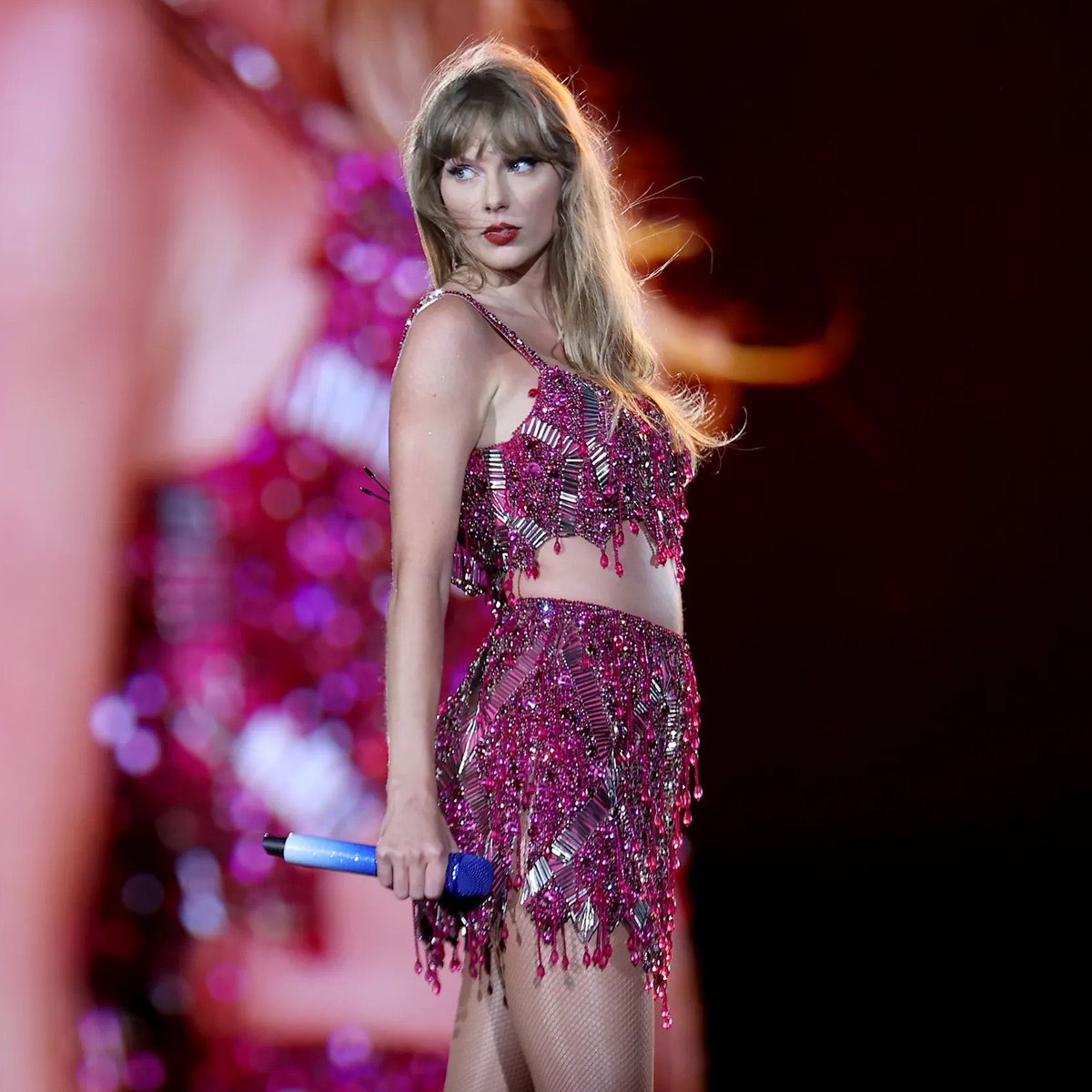 tswifterastour's tweet photo. Heartbreak is the national anthem 💔
We sing it proudly 🎤 #TSTheErasTour #LATSTheErasTour https://t.co/Vb2MjvugJx