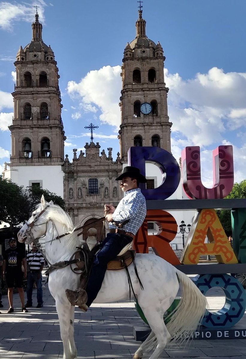 Ay Durango de mis amores, tú cielo, tu centro histórico, tu naturaleza, y los secretos que guardan tus leyendas. Seré un explorador para descubrir mi tierra. ¡Y arriba el norte! #SorpréndeteDeDurango 
📸 Rafael Celstino