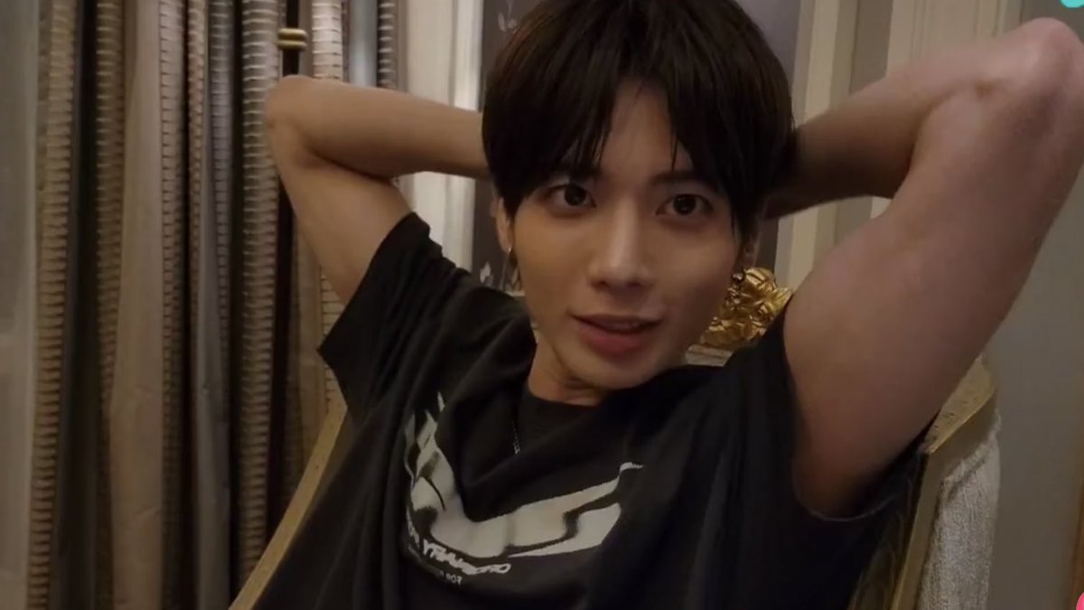 cutecatsquirrel's tweet photo. why is taehyun like this https://t.co/PLsXg0VHYS