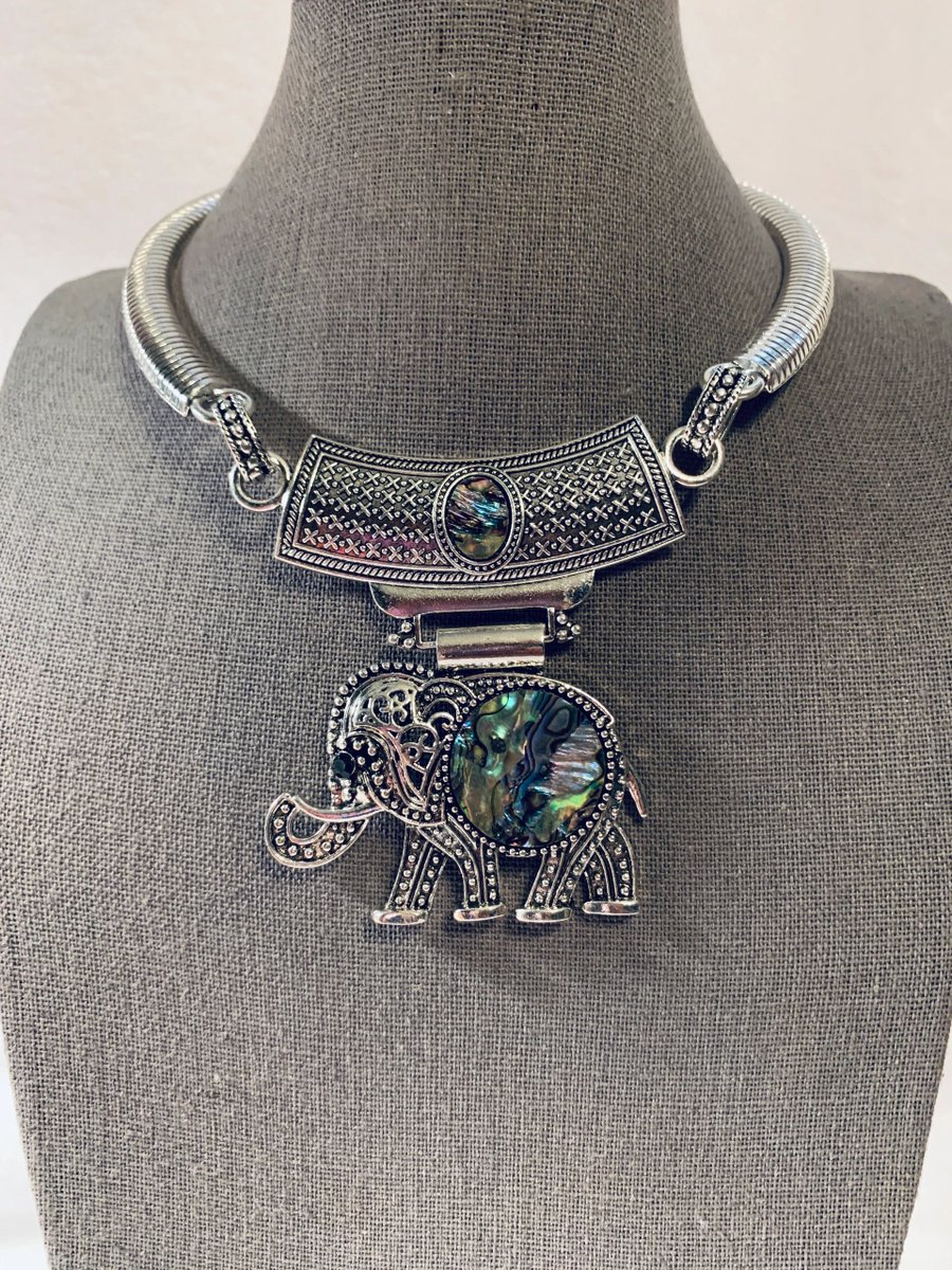 msstylistic16's tweet photo. Elephant Pendant Choker Set
$10.00
https://t.co/kzFcAEoE4G https://t.co/W0MmWedTkV