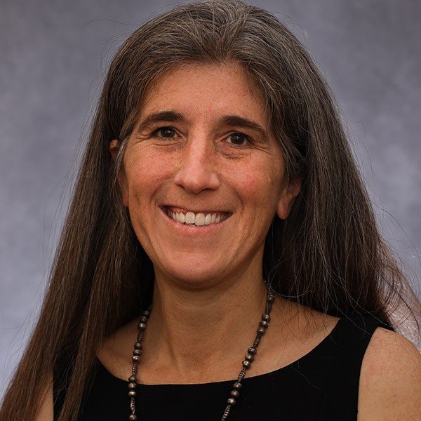 UofOklahoma's tweet image. .@StephensonCC is making strides in the fight against ovarian cancer.

A groundbreaking new drug, recently FDA-approved, is revolutionizing treatment options with Phase 3 results unveiled at the @ASCO's annual meeting by @OUHealth's Dr. Kathleen Moore.

🔗 link.ou.edu/3DPP2qf