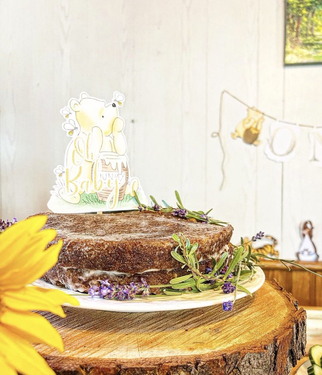 chancesmommy's tweet image. Any carrot cake lovers here? 3 different carrot cakes I made. 1. to feed a big family for a friend’s grandson’s 1st birthday. 2. For my great-nephew’s 1st birthday. 3. Because we were all just craving carrot cake. Which of those do you like best? #food #baking #foodchat