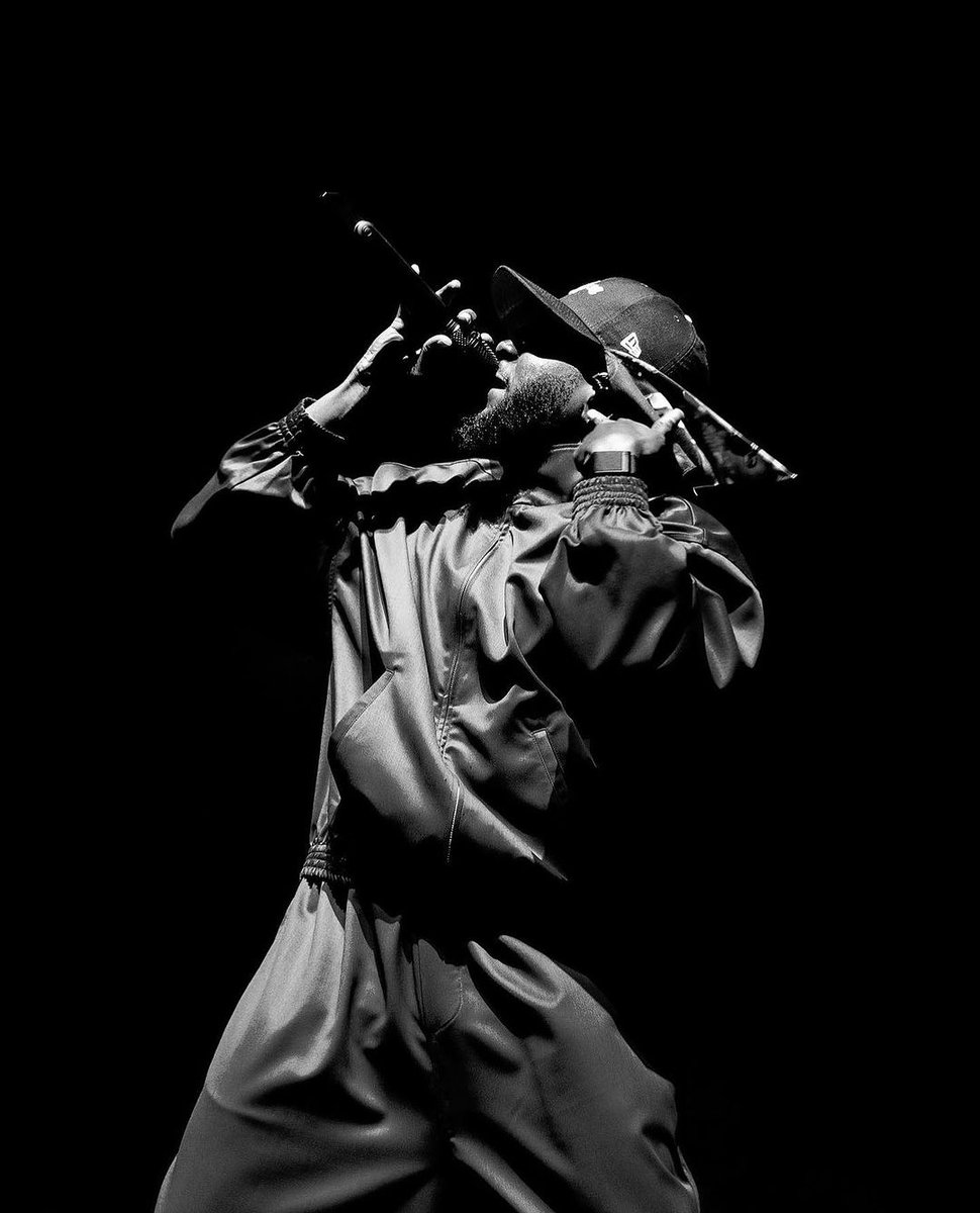 ComplexMusic's tweet photo. K. Dot at Lollapalooza 🔵 https://t.co/2LgBDpDmBY