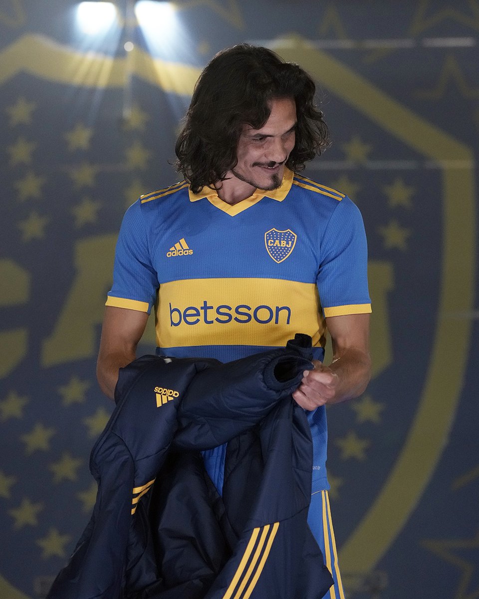 BocaJrsOficial's tweet photo. ¿Sabés quién debuta todo con el pelo negro así hasta la cintura? 🏹 https://t.co/giHYYg5QSb