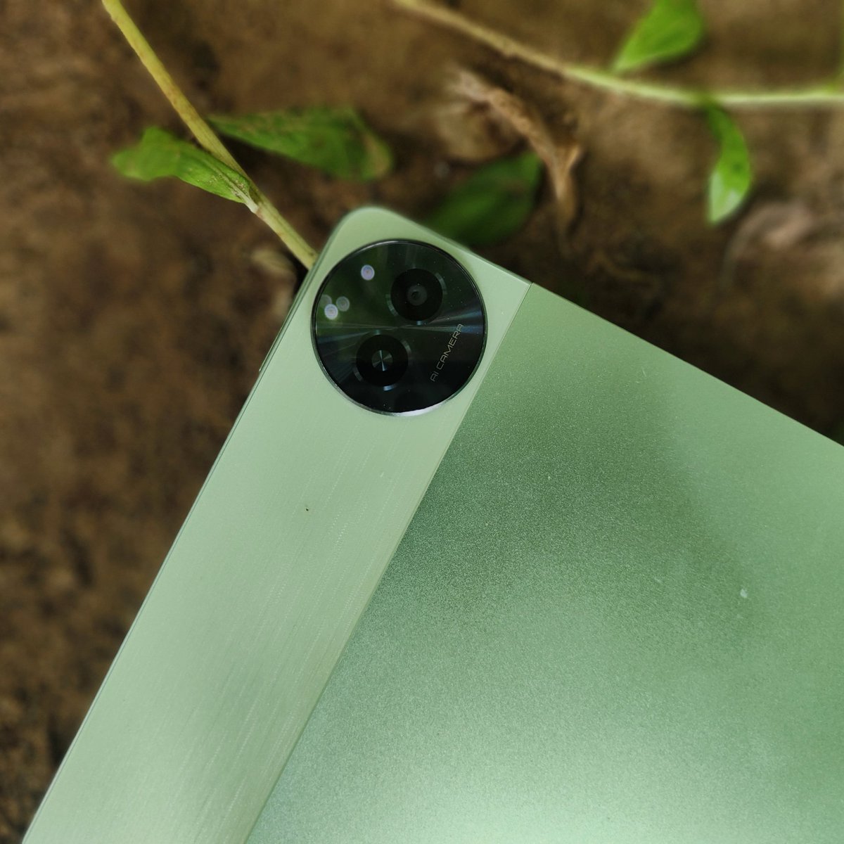manfromgujarat's tweet photo. A perfect blend of sleek style and exceptional performance! 🚀✨ 💫🌟 #realmePad2 #CreateBiggerCreateFaster @realmeIndia https://t.co/f0xInEYi5I