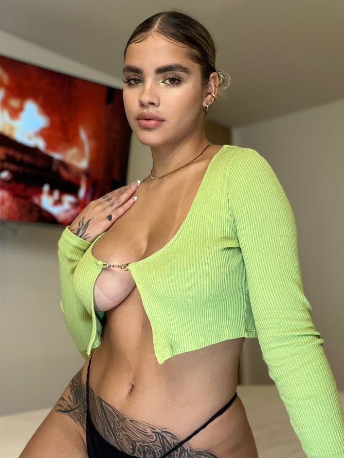 joshak1977's tweet image. linktr.ee/sophiasinn
shes def my favorite women in the world and now she even has a free onlyf omg thats so sick thats why i want to give a shoutout!
#onlyfans #nudes #girl #school