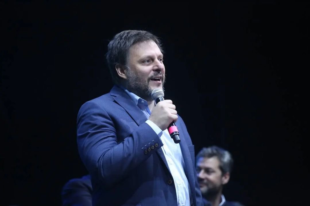 AntolinMagallan's tweet photo. Estamos convencidxs que este año cambiamos la historia de la Ciudad!

#HayAlternativa de la mano de @SantoroLeandro @PaulaPenacca @MatiasLammens en el marco de un país que seguirá poniéndose de pie con @SergioMassa Presidente

Hermoso cierre de campaña ayer junto a miles de crxs! https://t.co/wWbsC4aCn0