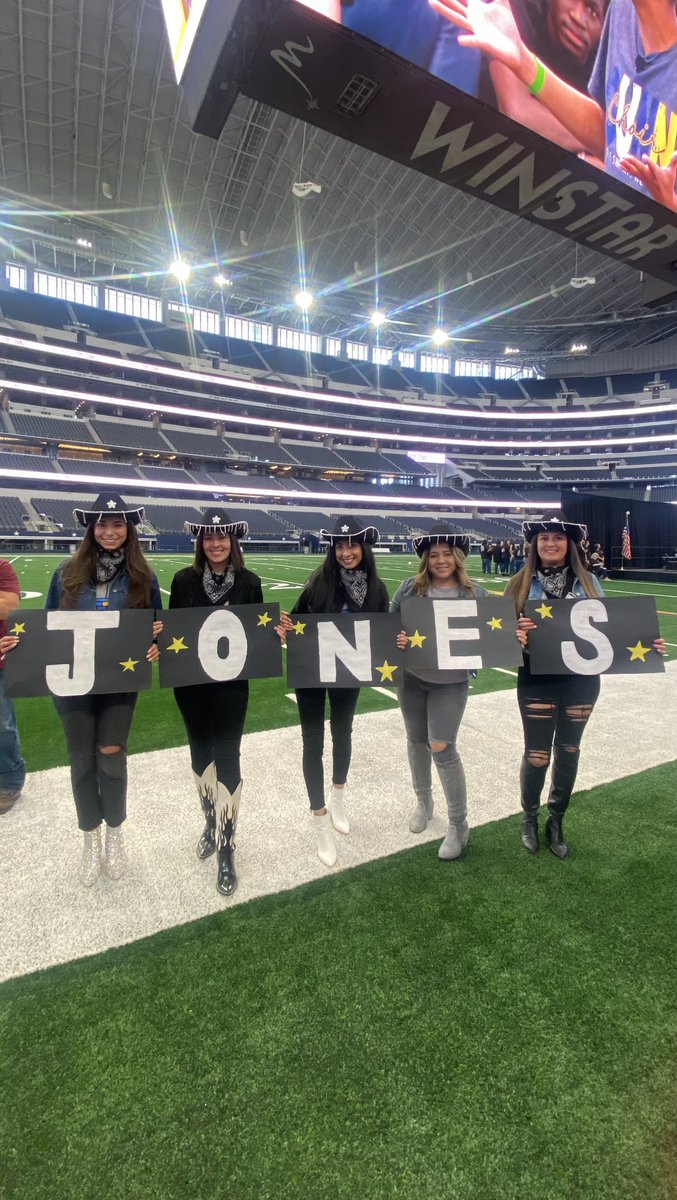 tooskie's tweet image. I am totally fan girling! The @JonesAcademy1 Disco Cowgirls are the best! 🪩💙⭐️ #jonespride #sololomejor #strikeapose