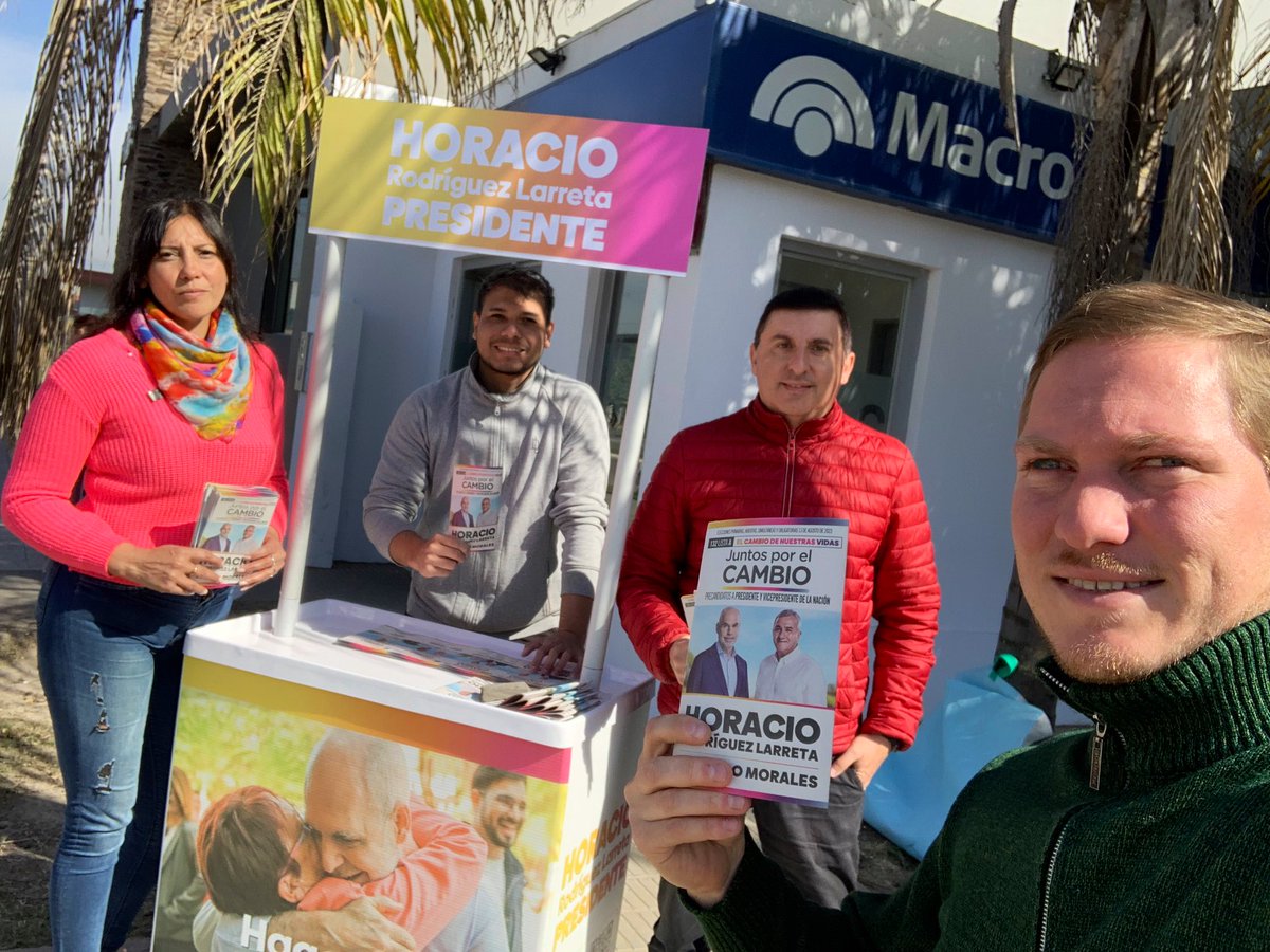 agzucca's tweet photo. RECTA FINAL 💪🇦🇷

Junto a @carlaportaok visitamos #FMDale para contarles a los Taficeños las ideas y propuestas d @horaciorlarreta y @GerardoMorales para que los argentinos #HagamosElCambioDeNuestrasVidas También estuvimos en #LomasDeTafi acercando nuestro voto y llevando el msj! https://t.co/IPIcL3PnsY
