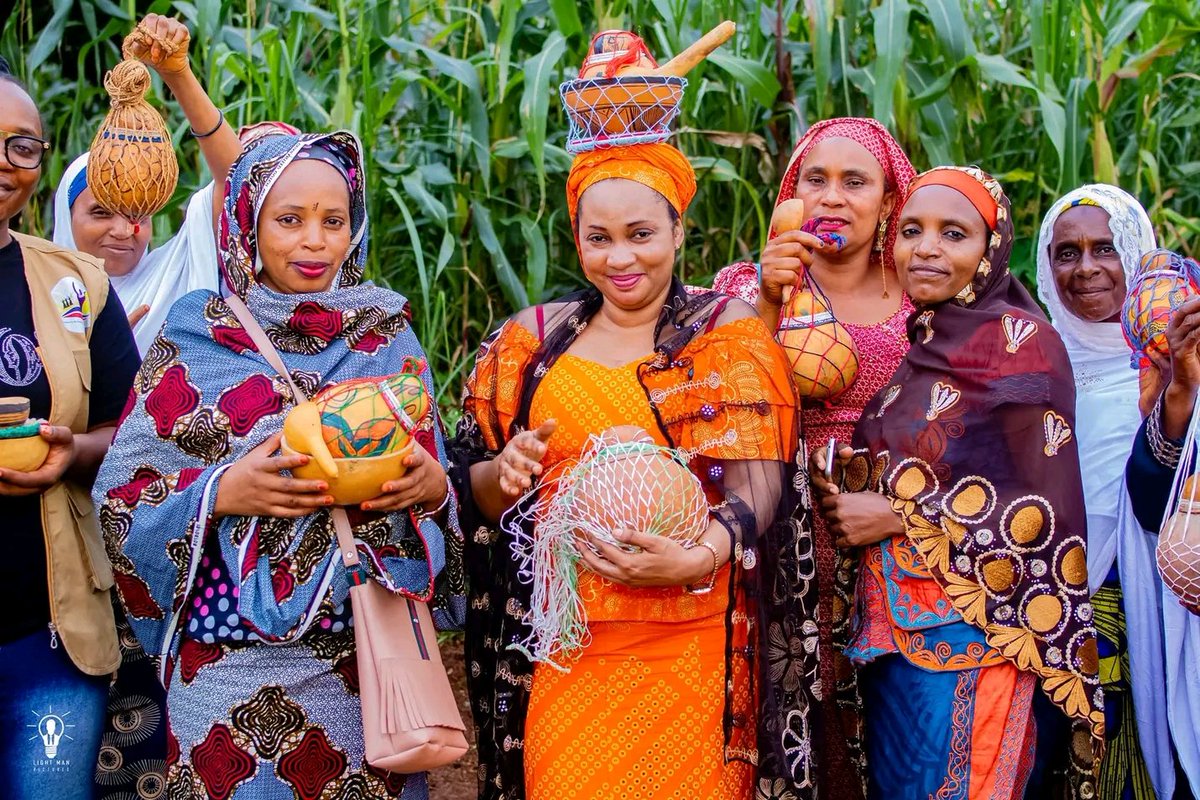 AbdouSakinatou's tweet photo. We join the world today to celebrate the international day of Indigenous peoples under the theme #Indigenous youth as agents of change for self-determination
#proudlyanindigenouslady #pullaku #Fulani @ASOWWIP2 @UN_Women @UNO @minproffcmr https://t.co/YxvaTDnjDT