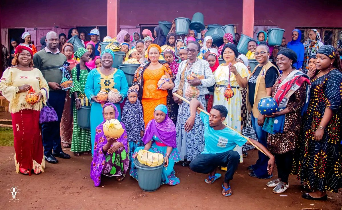 AbdouSakinatou's tweet photo. We join the world today to celebrate the international day of Indigenous peoples under the theme #Indigenous youth as agents of change for self-determination
#proudlyanindigenouslady #pullaku #Fulani @ASOWWIP2 @UN_Women @UNO @minproffcmr https://t.co/YxvaTDnjDT