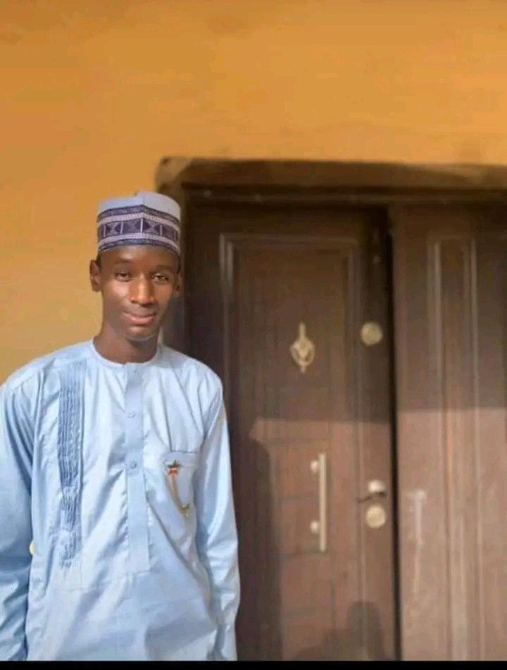 Faridatu001's tweet photo. JUSTICE FOR ABDALLAH
Abdallah, a young boy of 17 years full of ambition and high expectations for what the future holds for him was writing his Senior Secondary School Certificate Examination (SSCE) when an unfortunate incident occurred that brought about his untimely death. https://t.co/WTguXuFMiA