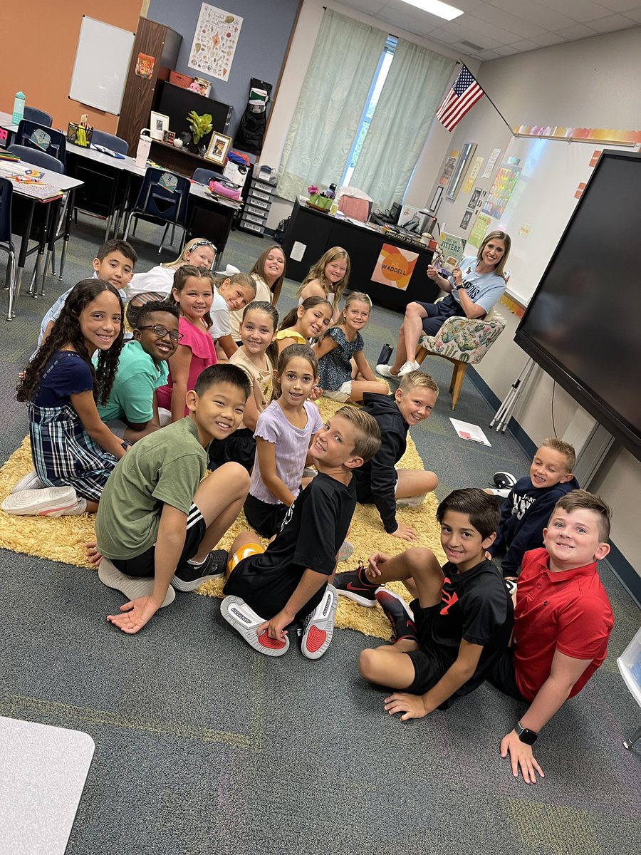 CockrellChamps's tweet photo. When a champion teacher needs to recover after a nasty virus, Mrs. Cardaropoli, our IC, says “Let me be the teacher for the day!” Thank you @MsCardaropoli for your servant heart! That is a champion! 💙🤍💙 https://t.co/0kSdVQrE0J