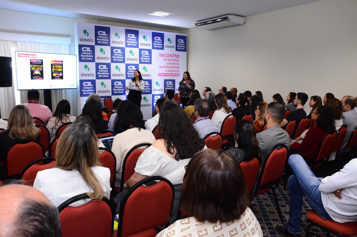 mvbbooksbr's tweet photo. O 2º Encontro de Editores, Livreiros, Distribuidores e Gráficos - EELDG levou luz a inúmeros temas e discussões relevantes para o mundo do livro. Confira a participação da MVB! https://t.co/hNze86sNDc

#metadados #inovaçao #inteligenciaartificial #EELDG #livros #mercadolivro https://t.co/90JHELmw8k