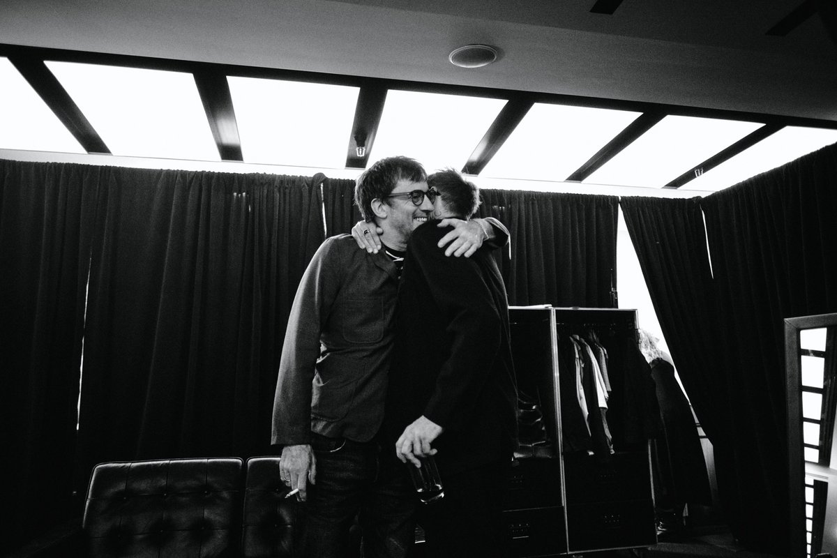 blurofficial's tweet photo. One month ago today!
blur backstage at Wembley Stadium ahead of night two. Who was there?

📸 Reuben Bastienne-Lewis https://t.co/UMAm4Qzotc