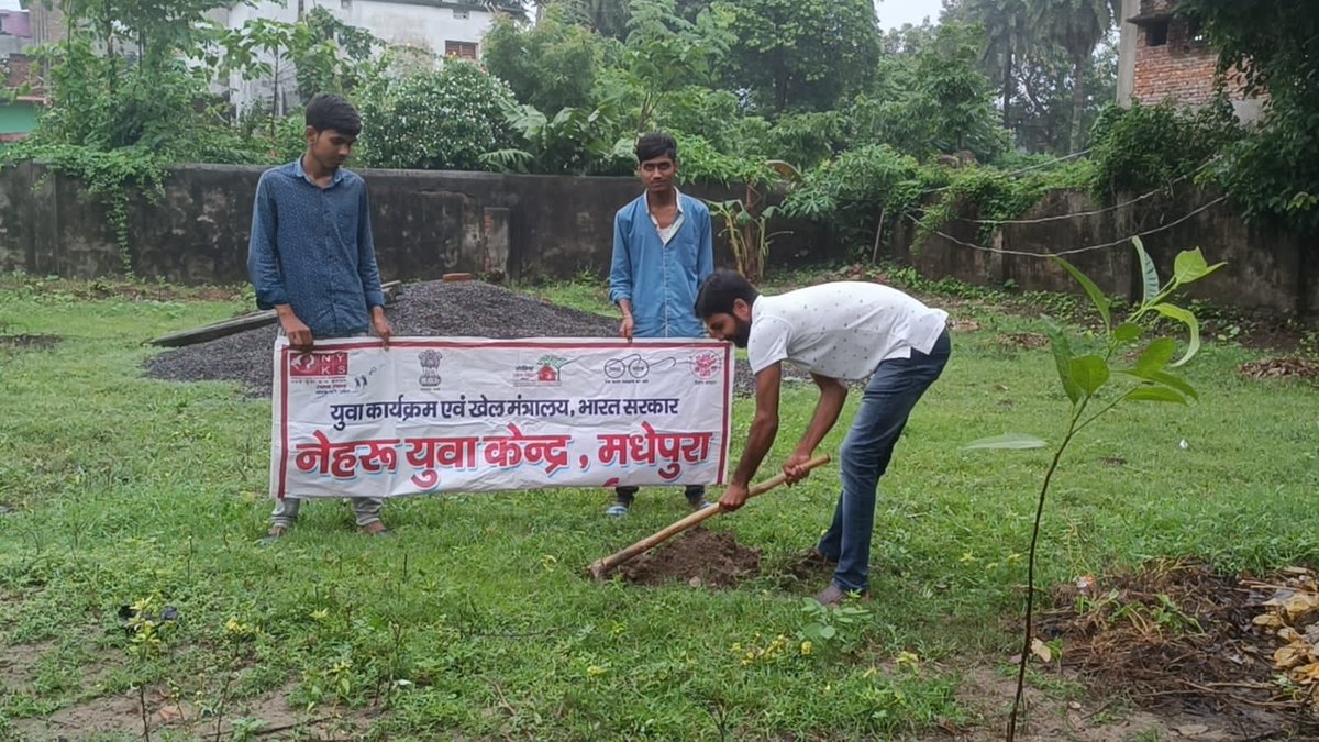 manishkrtpc's tweet photo. मेरी माटी मेरा देश - माटी को नमन वीरों को वंदन कार्यक्रम के तहत 9 अगस्त 2023 को नेहरू युवा केन्द्र मधेपुरा द्वारा शंकरपुर प्रखंड के विभिन्न पंचायतों में पौधरोपण किया गया।
#MeriMaatiMeraDesh
@BiharNyks 
@Nyksindia 
@dycmadhepura 
@YASMinistry 
@ianuragthakur https://t.co/a7uQJjQyk2