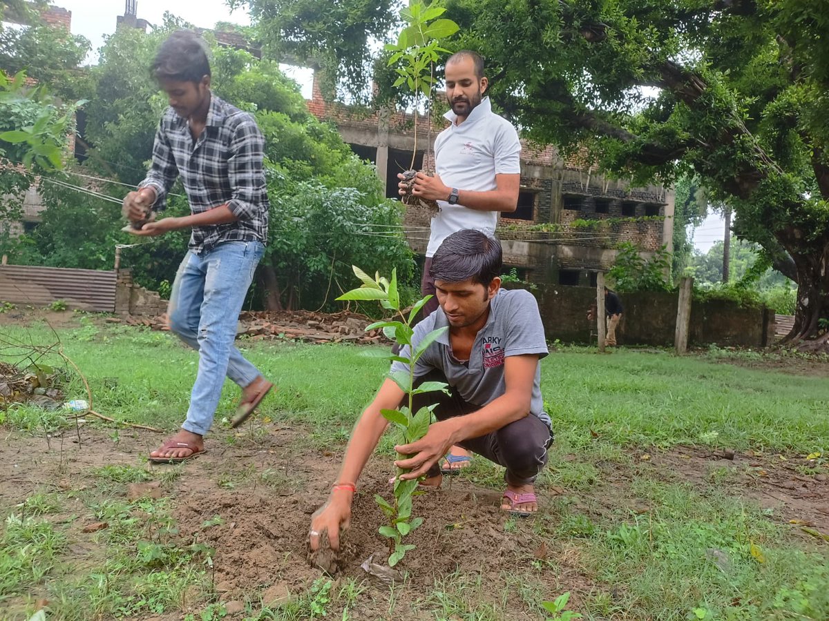 manishkrtpc's tweet photo. मेरी माटी मेरा देश - माटी को नमन वीरों को वंदन कार्यक्रम के तहत 9 अगस्त 2023 को नेहरू युवा केन्द्र मधेपुरा द्वारा शंकरपुर प्रखंड के विभिन्न पंचायतों में पौधरोपण किया गया।
#MeriMaatiMeraDesh
@BiharNyks 
@Nyksindia 
@dycmadhepura 
@YASMinistry 
@ianuragthakur https://t.co/a7uQJjQyk2