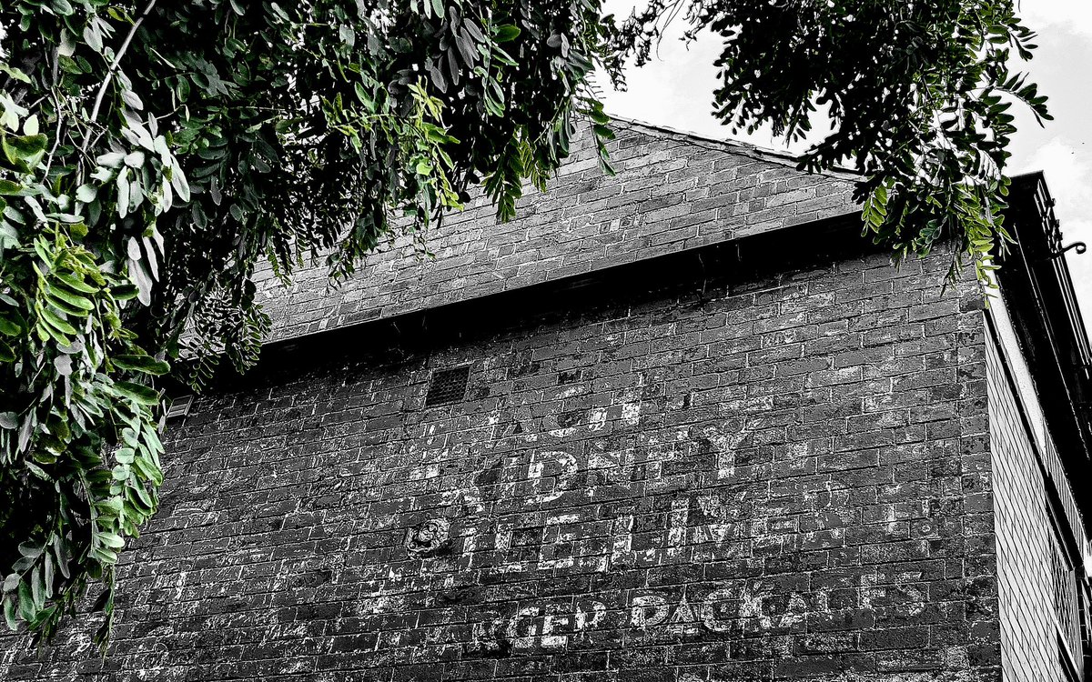 indacocreations's tweet image. Ghost Sign #Architecture #Billboard #Signwriting #ghostsignsuk #typography #Text #Shotoniphone