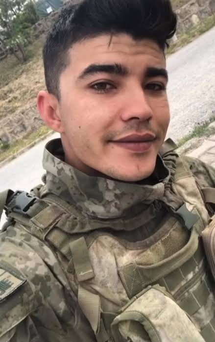 Irak’ın Kuzeyinde icra edilen Pençe-Kilit Operasyonu bölgesinde PKK’lı teröristlerle çıkan çatışmada, Kahraman Askerlerimiz Piyade Teğmen Fatih Uğur Altınbaş, İstihkam Uzman Çavuş Kemal Özek şehit oldu.

Aziz ruhları şâd olsun.
