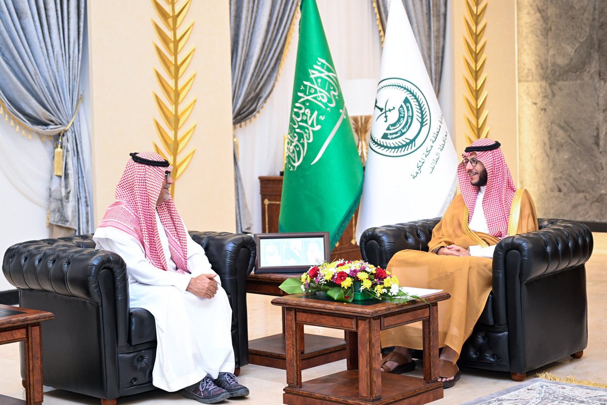 GREEN_H_L's tweet photo. تشرف فريق عمل الجمعية بزيارة صاحب السمو الملكي الأمير سعود بن نهار محافظ محافظة الطائف، في إطار حملة #صيانة_البيئة_عهد_ووعد التي نفذتها الجمعية بدعم @BankAlJazira في محافظة الطائف.
بارك سموه الجهود المبذولة، والإنجازات المحققة. و تشكر جمعية آفاق خضراء البيئية سمو الأمير على دعمه وثناءه.
