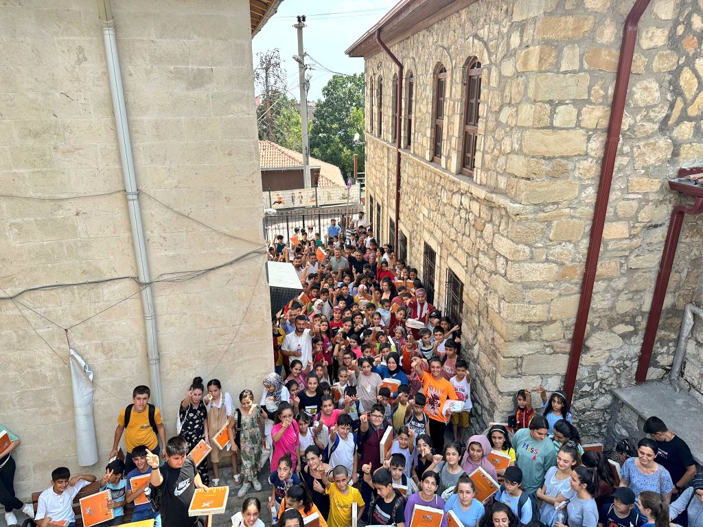 tugvaergani's tweet photo. Gençliğe değer veren, mana bulur; gönül veren, can bulur.💯

Yarınlarımızın sahibi gençlerimiz için çıktığımız bu kutlu yolda ilk günkü aşkla el ele, gönül gönüle! Gençlerimiz ile omuz omuza gençlik hareketimizi devam ettiriyoruz.

@ibrahim_besinci @OmerBugday_99 @a_karaaslan69 https://t.co/iD6em45qz9