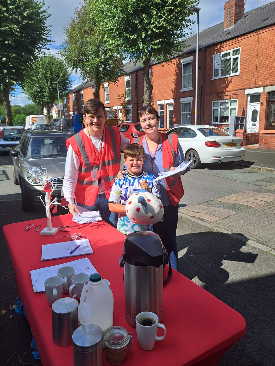 BernieHubb_WHA's tweet photo. Second day @WHAorguk properties in Fairfield on Padgate Lane. Lovely comments about members of the assets team to feedback.  Also some positive feedback about receiving our summer newsletter via email and the interesting content! #lovewhereyoulive   @CordwellLucy @SarahW_WHA https://t.co/buUnWaSL1k