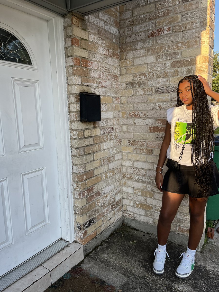 kaycieluvssza's tweet photo. #firstdayofhighschool https://t.co/awNDYY03CI