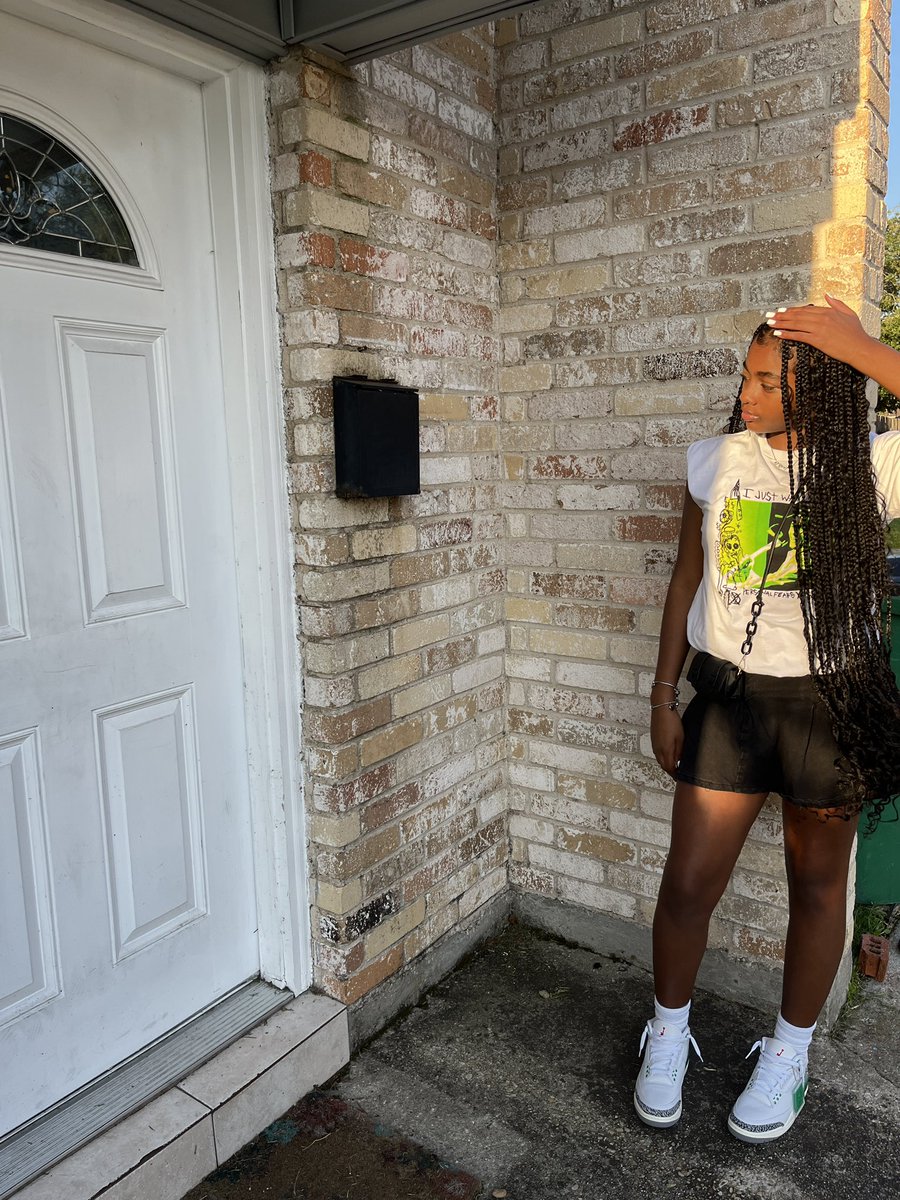 kaycieluvssza's tweet photo. #firstdayofhighschool https://t.co/awNDYY03CI