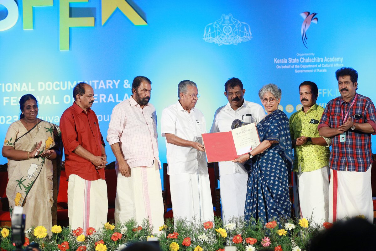 iffklive's tweet photo. Deepa Dhanraj, Filmmaker and Social Activist receiving the Lifetime Achievement Award of 15th IDSFFK from Shri. @pinarayivijayan, Hon. Chief Minister of Kerala
#IDSFFK #15IDSFFK #IDSFFK2023 #15IDSFFKAwards #Awards #KSCA #ChalachitraAcademy #LTA #DeepaDhanraj https://t.co/lrlAb9XyPQ