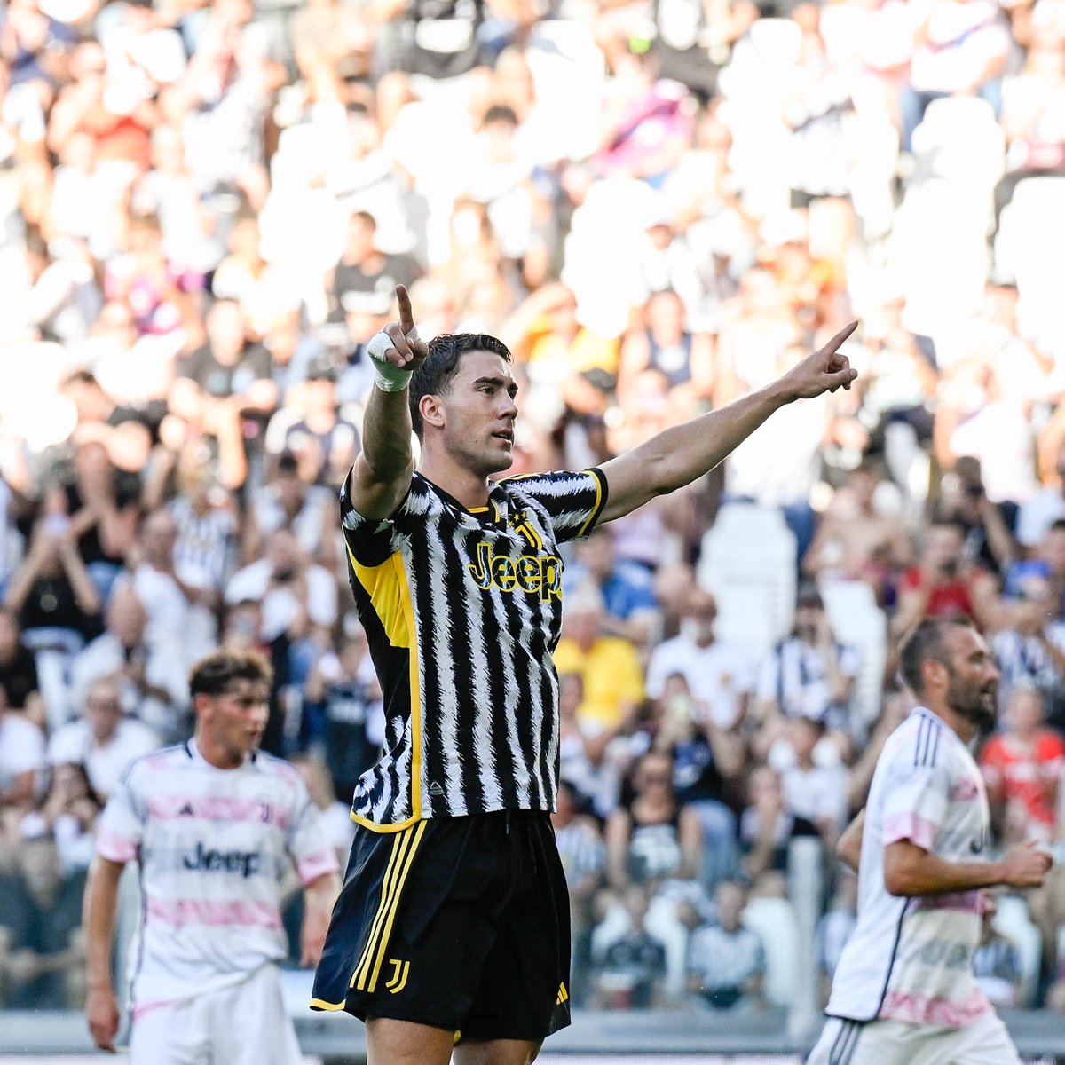 JuventusFC tweet media
