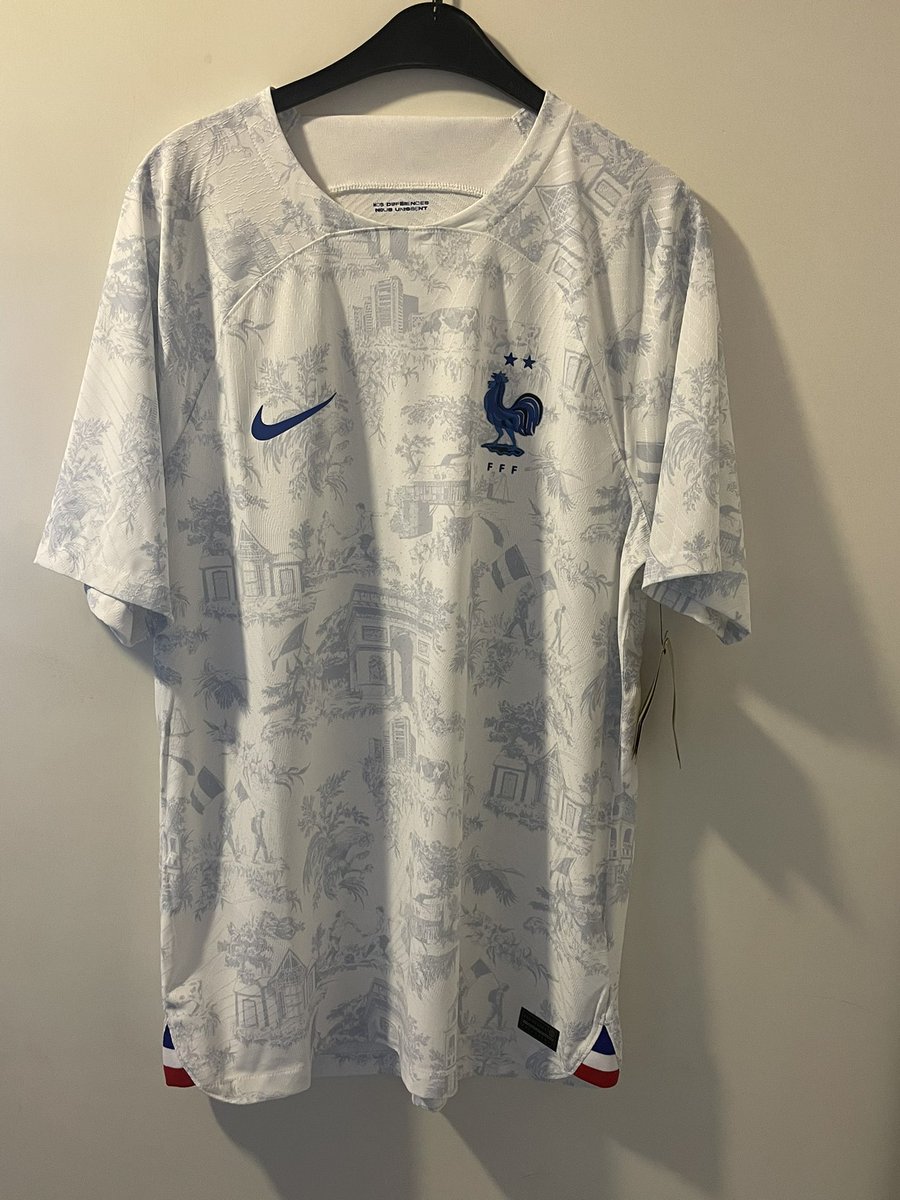 AFS_Belgium's tweet photo. 🚨Shirt drop🚨
The France 2022-2023 authentic away shirt now hit our webshop for ONLY €49! 
Size Large, BNWT!

➡️ https://t.co/LJ3lY4Zjzo https://t.co/6UCmSszodL